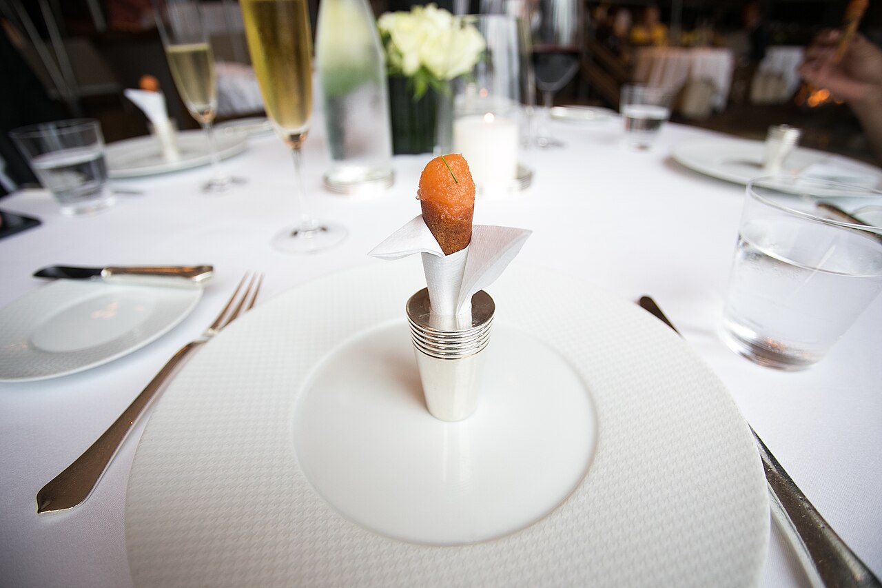 LAKS, Røget med persilleolie og æble marineret i snaps