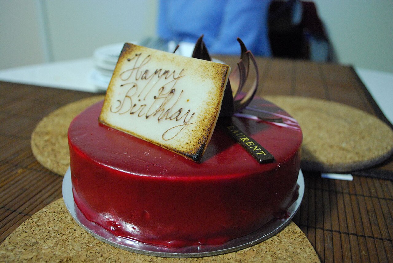 MARCIPANROULADE med sorbet