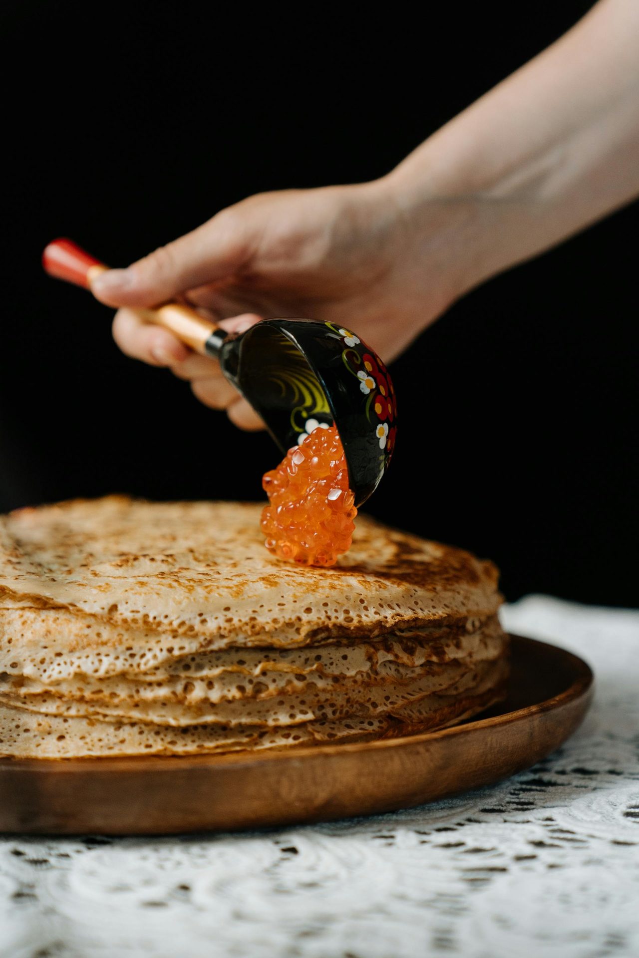 Blinis med kylling, bacon og tynde strimler asparges