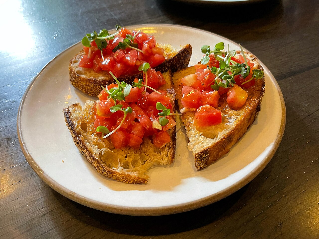 Bruschetta med tomat, tørret skinke og årgangsbalsamico